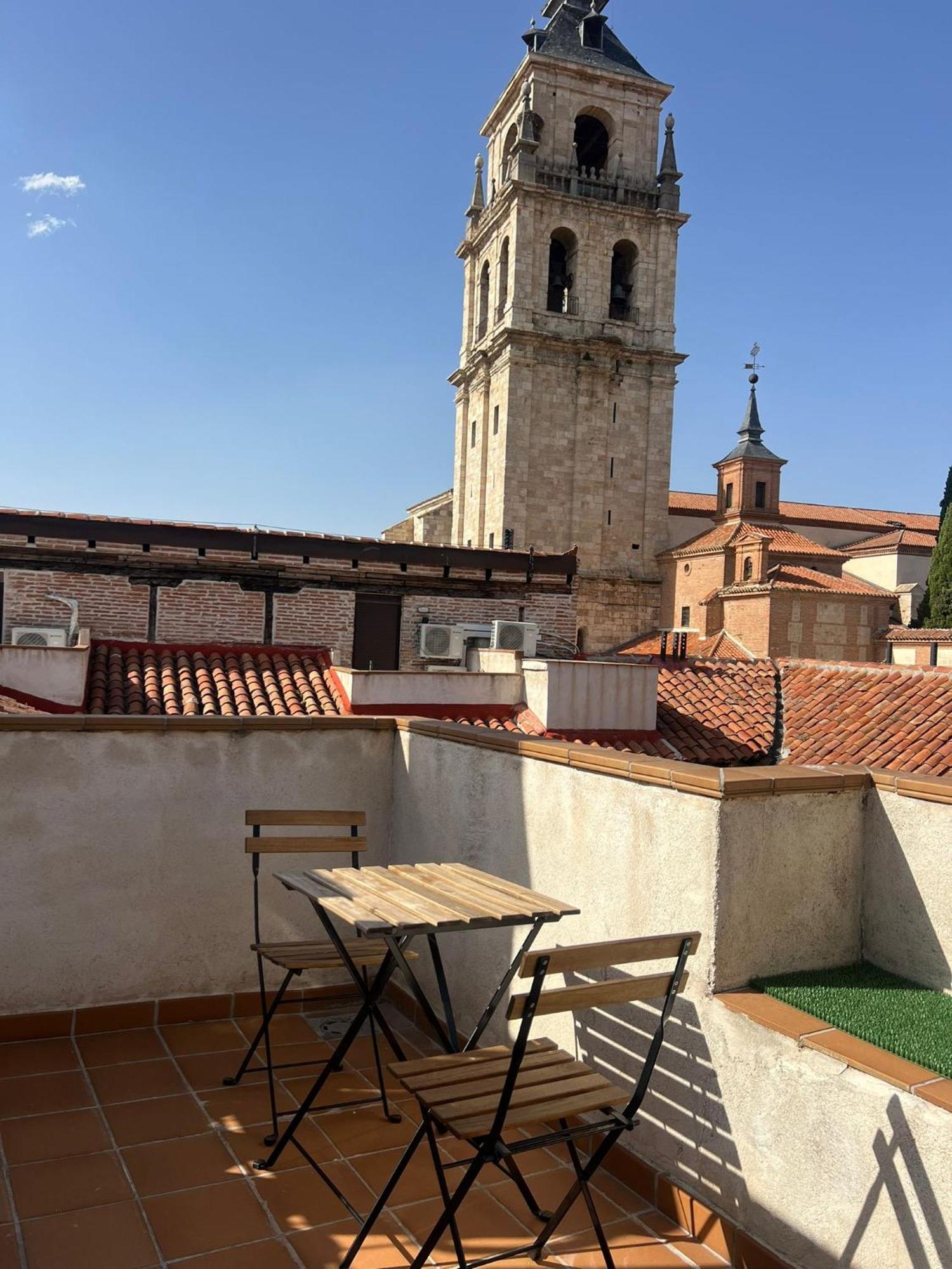 La Casona Del Asno Apartment อัลกาลาเดเอนาเรส ภายนอก รูปภาพ