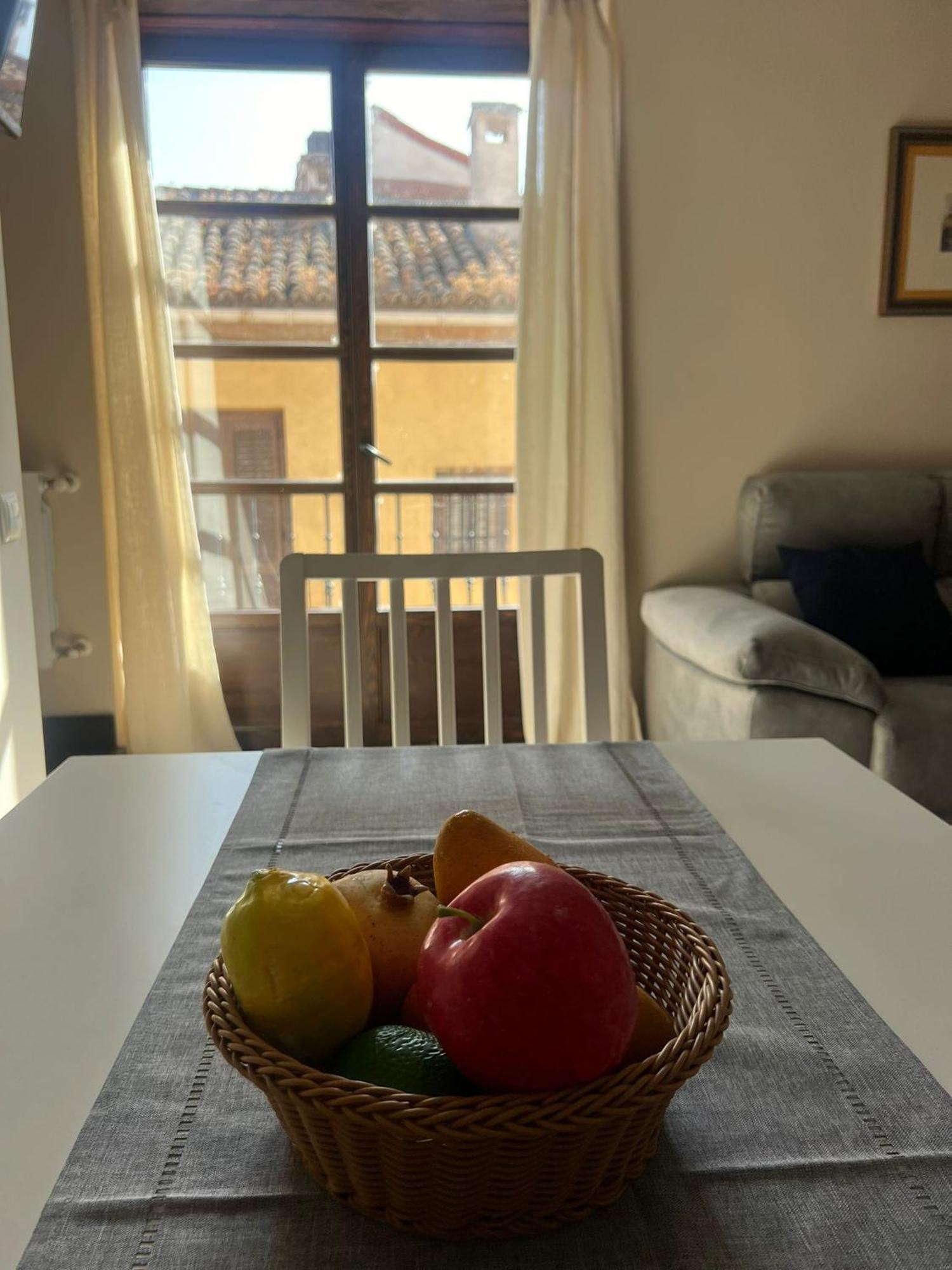 La Casona Del Asno Apartment อัลกาลาเดเอนาเรส ภายนอก รูปภาพ