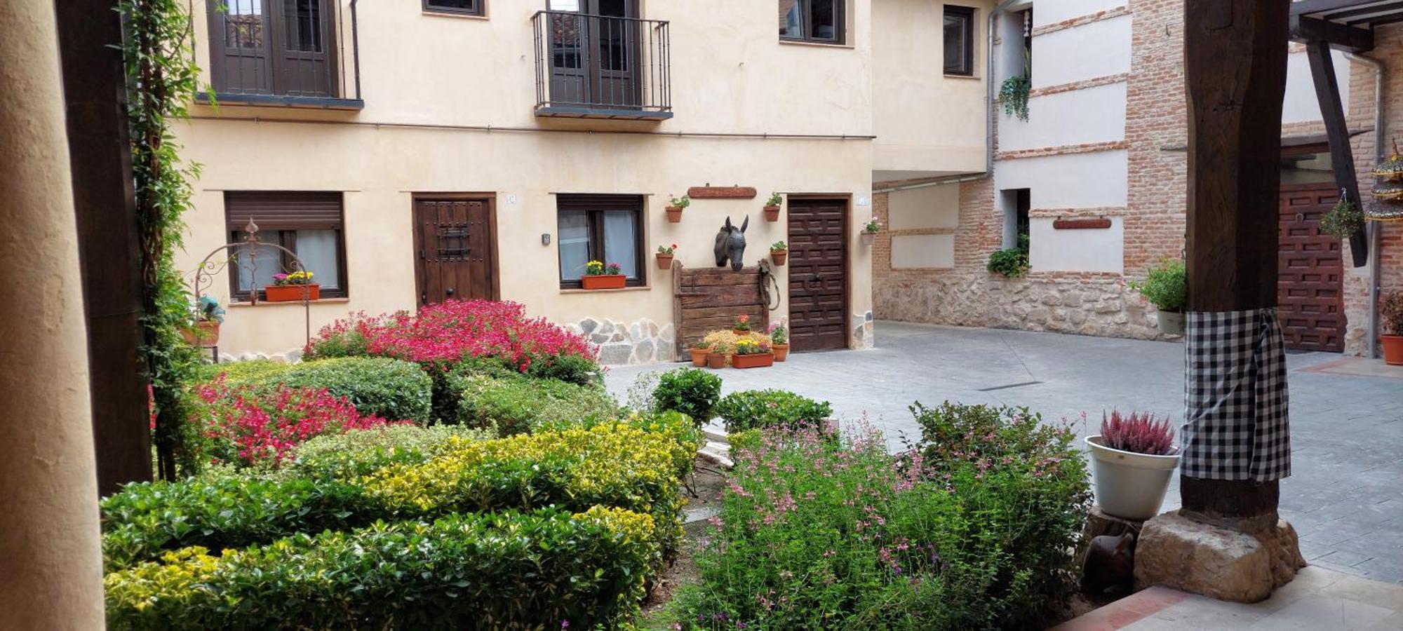 La Casona Del Asno Apartment อัลกาลาเดเอนาเรส ภายนอก รูปภาพ