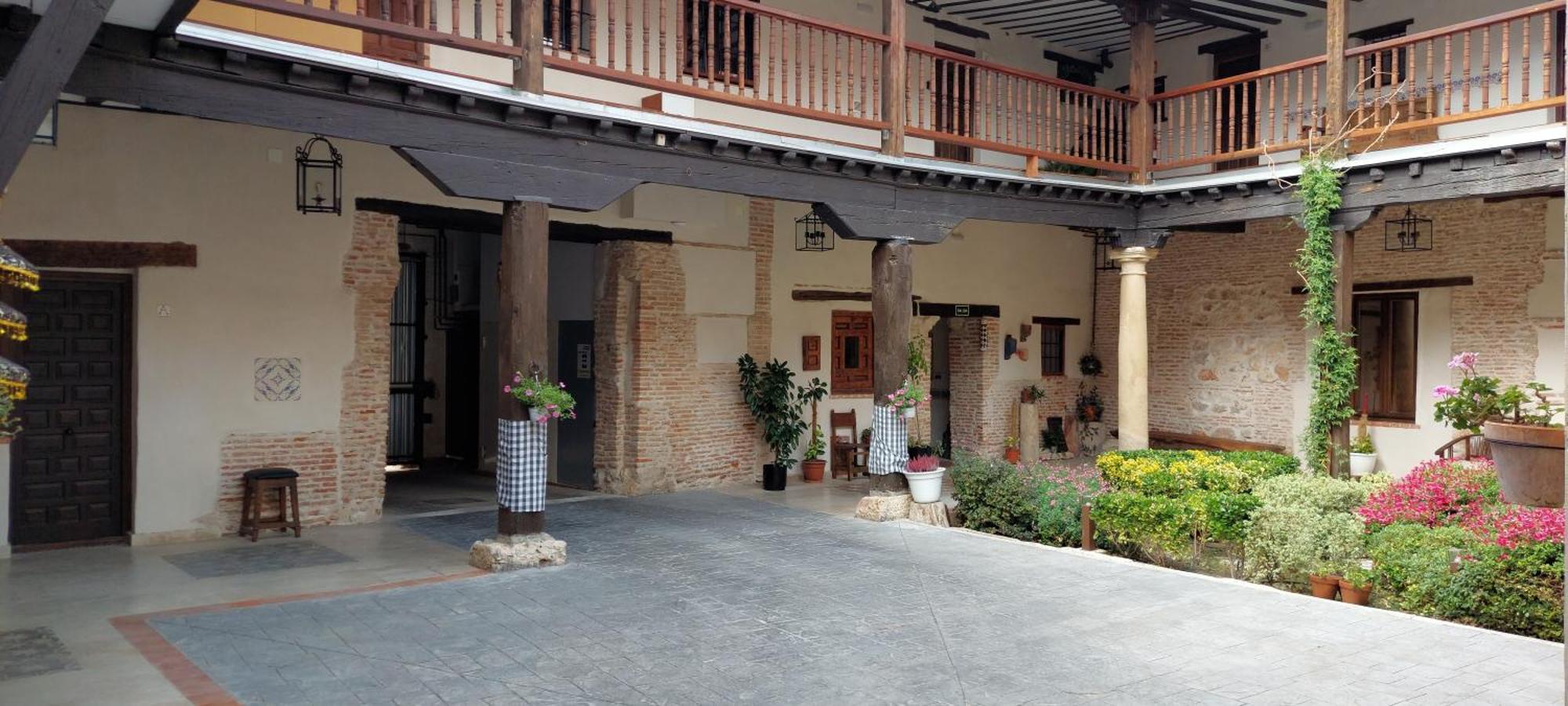 La Casona Del Asno Apartment อัลกาลาเดเอนาเรส ภายนอก รูปภาพ