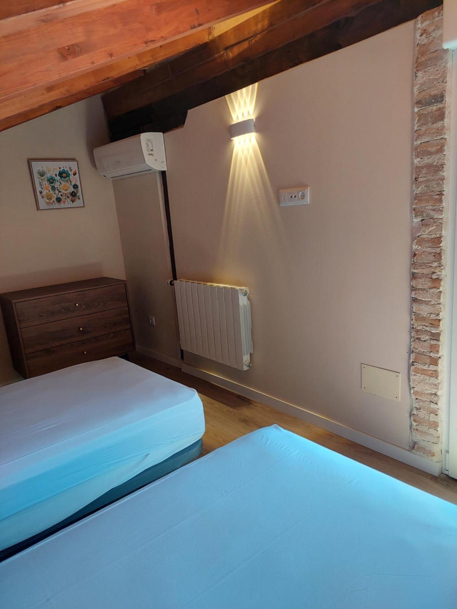 La Casona Del Asno Apartment อัลกาลาเดเอนาเรส ภายนอก รูปภาพ
