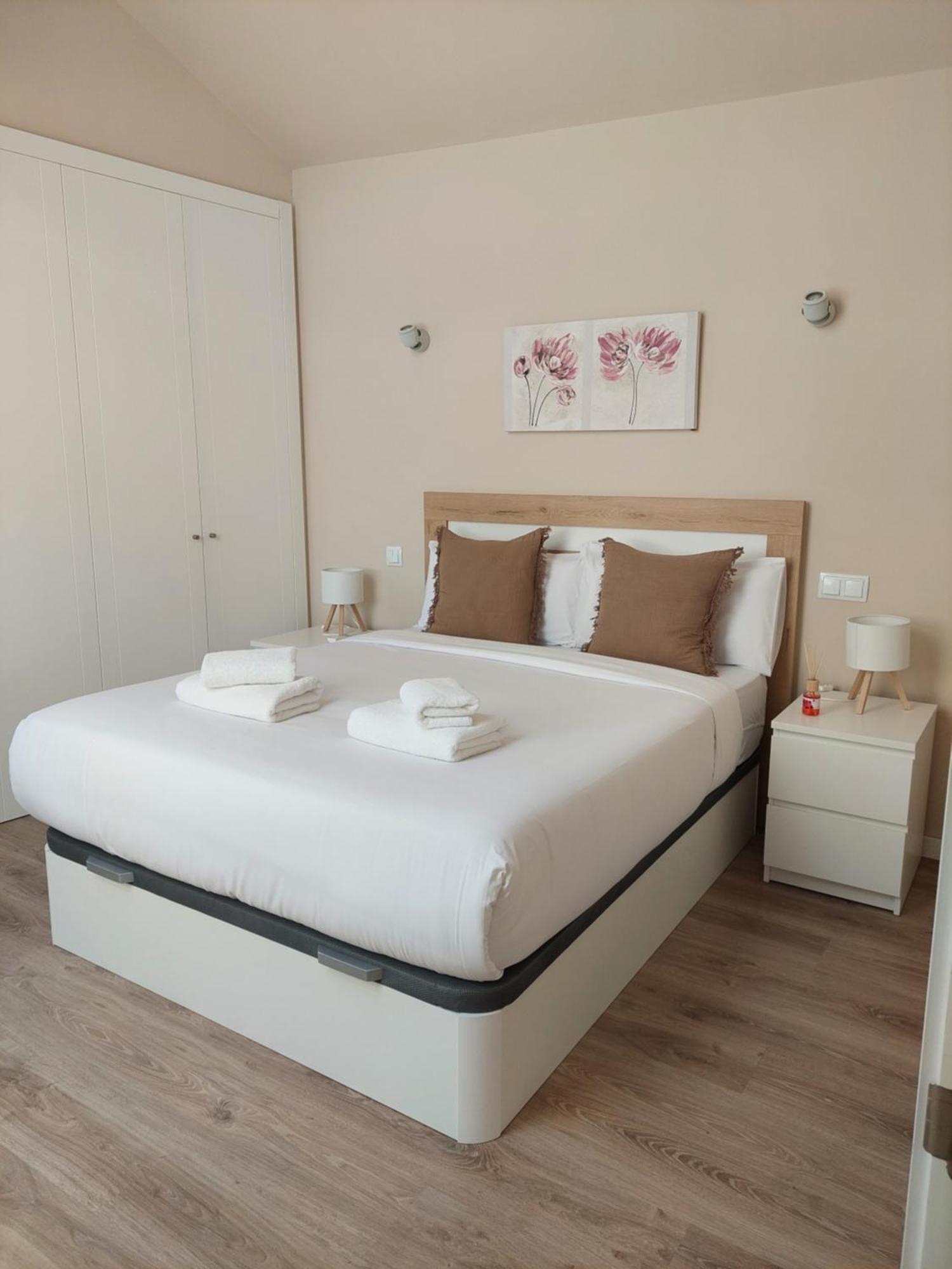 La Casona Del Asno Apartment อัลกาลาเดเอนาเรส ภายนอก รูปภาพ