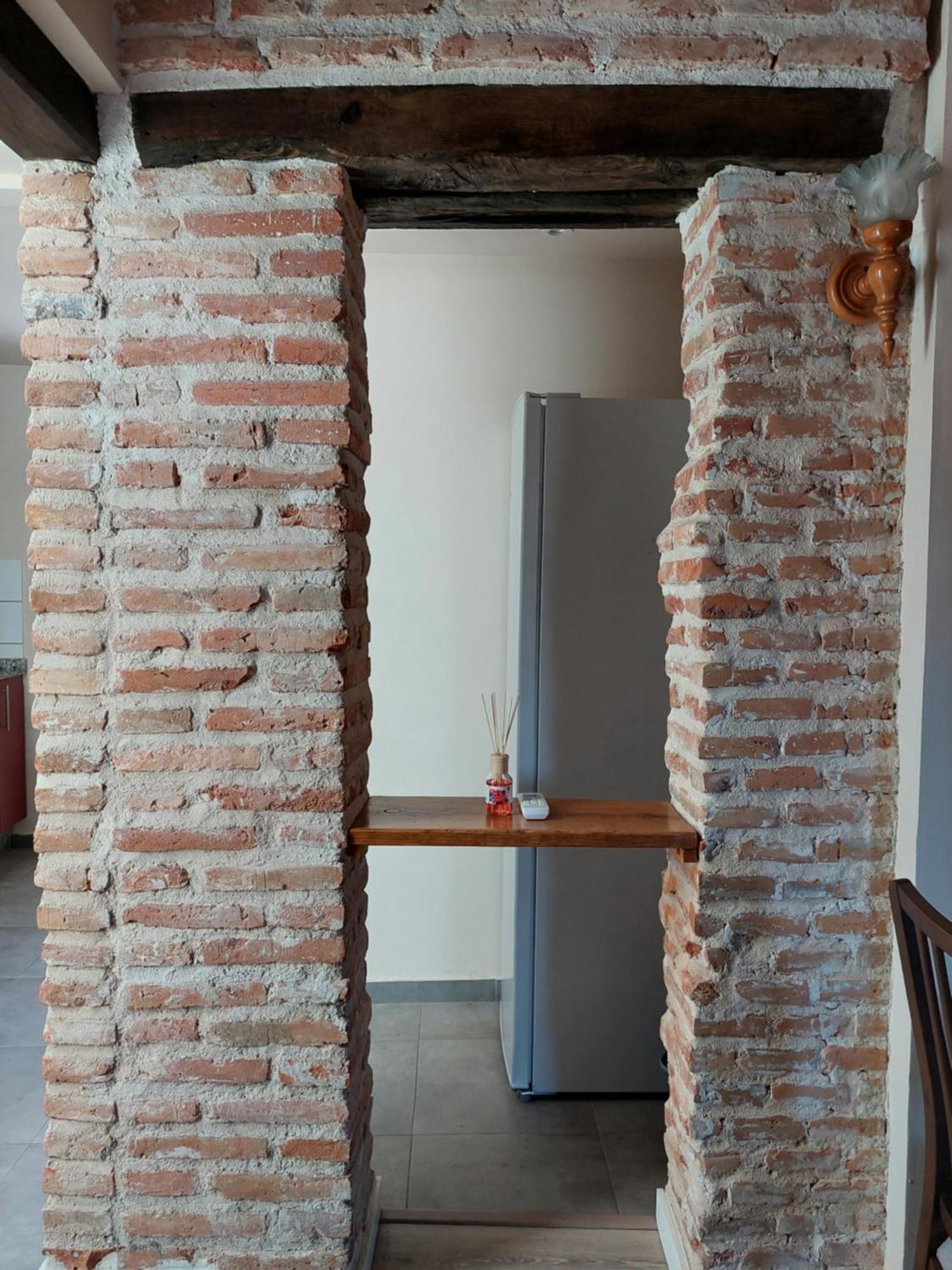 La Casona Del Asno Apartment อัลกาลาเดเอนาเรส ภายนอก รูปภาพ